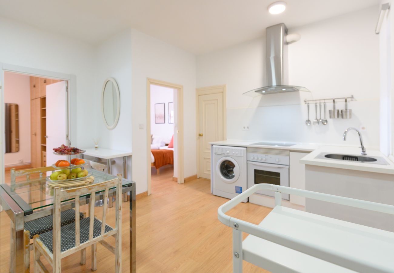 Apartamento em Madrid - Charmartin 4 Torres: 2 dormitorios ideal para familias y viajeros de negocios .Temporal