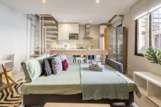 Apartamento em Madrid - Dúplex con encanto en Chamberí : Comodidad y diseño en dos niveles .Temporal 