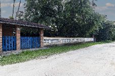 Casa em Peruíbe - Casa rústica com Wi-Fi, garagem e aceita pet