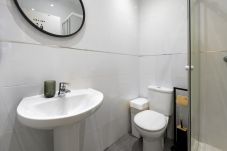 Quarto em Madrid - Berlín: habitación con comodidad y zonas compartidas Gran Vía-Madrid.Temporal