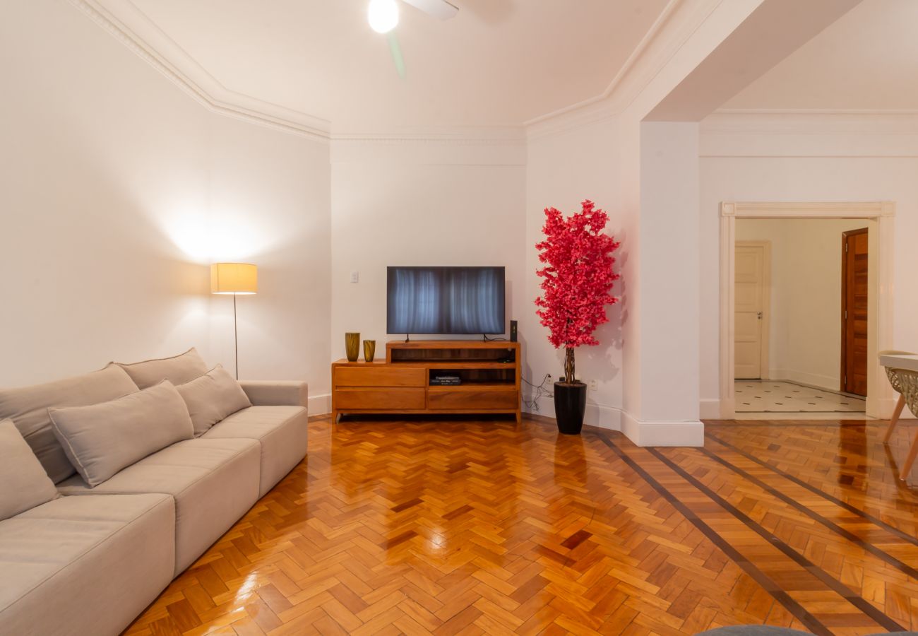 Apartamento em Rio de Janeiro - Espaço e Conforto em Copacabana | D405