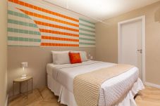 Apartamento em Rio de Janeiro - Acolhedor a Poucos Passos de Praia de Copacabana | Q13 e 16