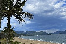 Casa em Caraguatatuba - Casa confortável, bem equipada com Wi-Fi e garagem