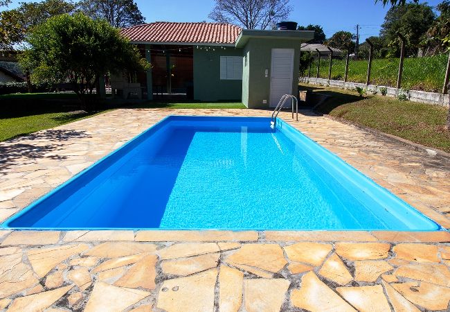 Casa em Bragança Paulista - Incrível chácara com lazer completo,WiFi e piscina