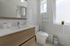 Apartamento em Madrid - Alquiler Mensual en Madrid – Piso moderno de 1 dormitorio. Temporal 