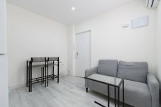 Apartamento em Madrid - Alquiler Mensual en Madrid – Piso moderno de 1 dormitorio. Temporal 