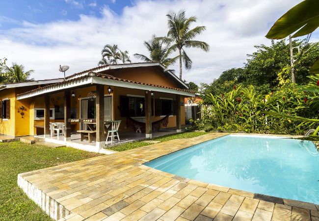 Casa em São Sebastião - Casa com piscina a 500m da Praia de Boiçucanga