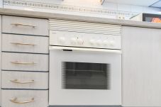 Apartamento em Madrid - Piso de dos dormitorios-Terraza y balcón en Madrid. Temporal