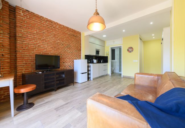 Estúdio em Madrid - Estudio con balcón – Todo lo que necesitas para una estancia perfecta en Madrid. Temporal