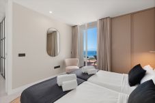 Villa em Adeje - Golden Horizon Retreat