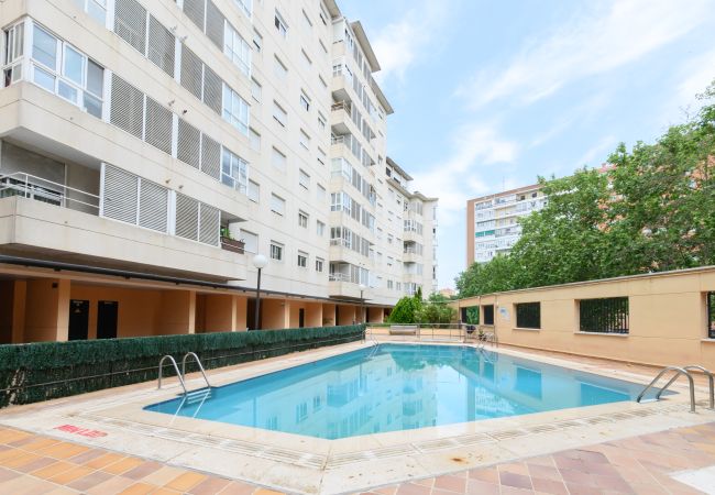 Apartamento em Madrid - Piso moderno de 1 dormitorio con ventanales y sofá cama para invitados en Madrid.Temporal 