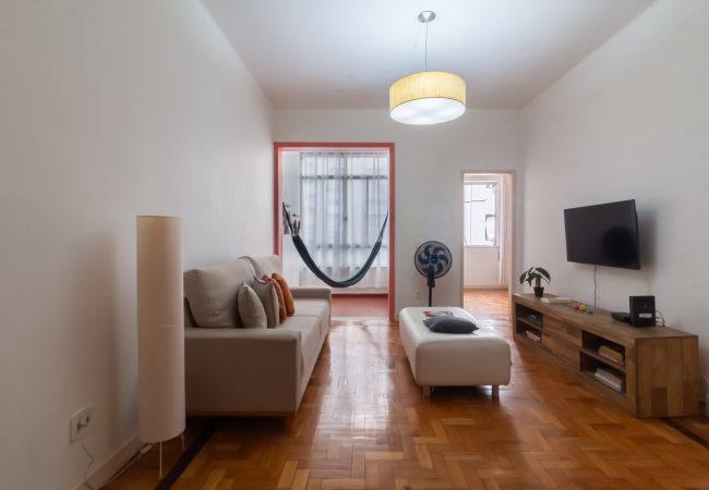 Apartamento em Rio de Janeiro - 7 minutos da Praia de Copacabana | BR402
