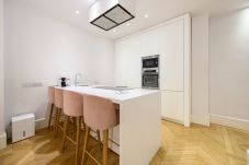Apartamento em Madrid - Apartamento de Lujo en el Corazón de Madrid – Elegancia, Comodidad y Estilo en un Solo Espacio. Temporal 