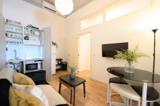 Apartamento em Madrid - Apartamento de 1 dormitorio con balcón en el corazón de Madrid.Temporal
