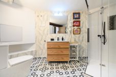Apartamento em Madrid - Dúplex Moderno con 2 Dormitorios, Cocina Equipada – Confort y Estilo.Temporal