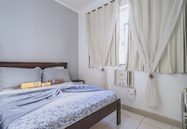 Apartamento em Rio de Janeiro - Studio com Wi-Fi e Ar a 45m da Praia de Copacabana