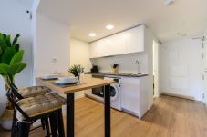 Estúdio em San Sebastián de los Reyes - Estudio con terraza privada y piscina -gimnasio- coworking en Madrid.Temporal 