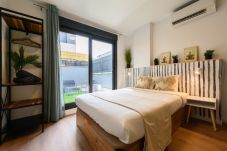 Estúdio em San Sebastián de los Reyes - Estudio con terraza privada y piscina -gimnasio- coworking en Madrid.Temporal 