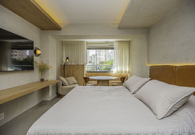 Apartamento em São Paulo - Flat c/ Piscina e Academia na Chácara Klabin