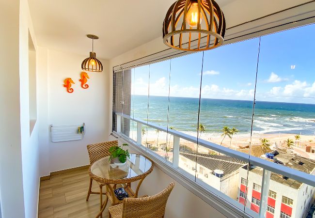 Apartamento em Salvador - Flat Beira-Mar com Varanda, Piscina e Academia