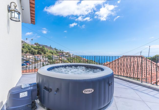 Casa em Câmara de Lobos - Casa dos Namora by Atlantic Holiday