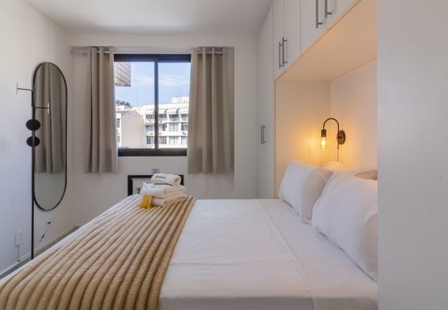 Apartamento em Rio de Janeiro - 12 minutos da praia de Copacabana | PL707