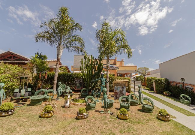 Casa em Porangaba - Casa Temática com Piscina e Churrasqueira