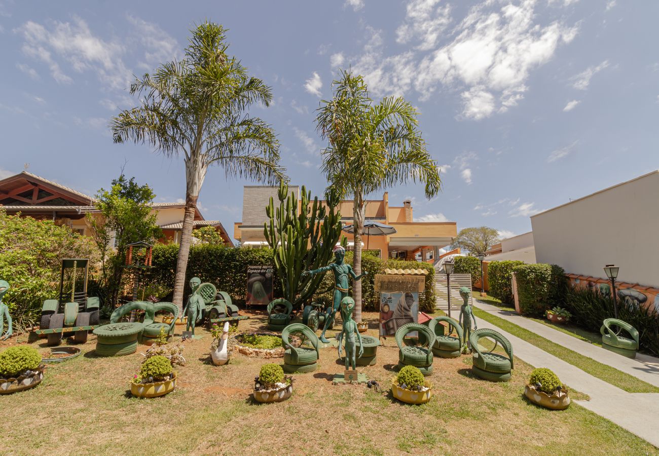 Casa em Porangaba - Casa Temática com Piscina e Churrasqueira