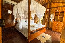 Apartamento em Prado - Bangalô à Beira da Lagoa com Acesso Direto à Praia