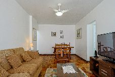 Apartamento em Rio de Janeiro - Apto a 700m da Praia do Leblon com Wi-Fi e ar