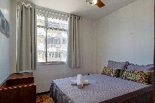 Apartamento em Rio de Janeiro - Apto a 700m da Praia do Leblon com Wi-Fi e ar