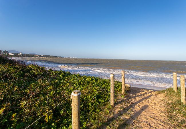 Apartamento em Guarapari - Apto Pet Friendly com Garagem na Enseada Azul