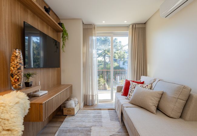 Apartamento em Gramado - Apto novo 2Q com suíte a 150m Mini Mundo!