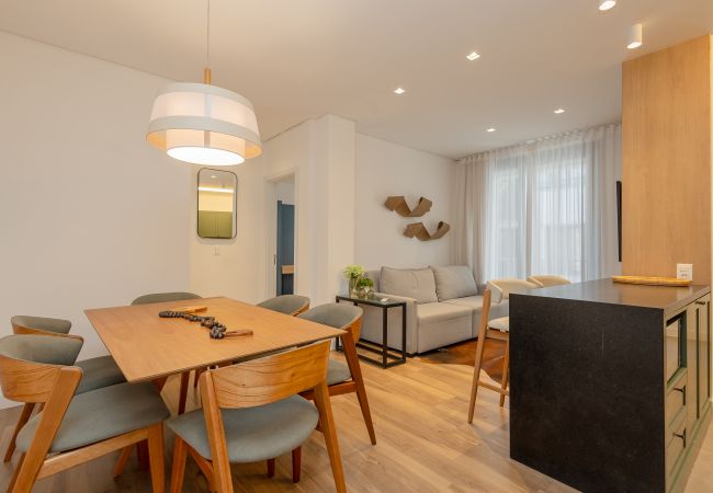 Apartamento em Gramado - NOVO! Apto 2 suítes a 400m da R Coberta!