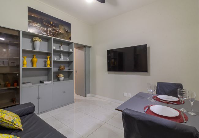 Apartamento em Rio de Janeiro - 5 min da Praia de Copacabana - B501 