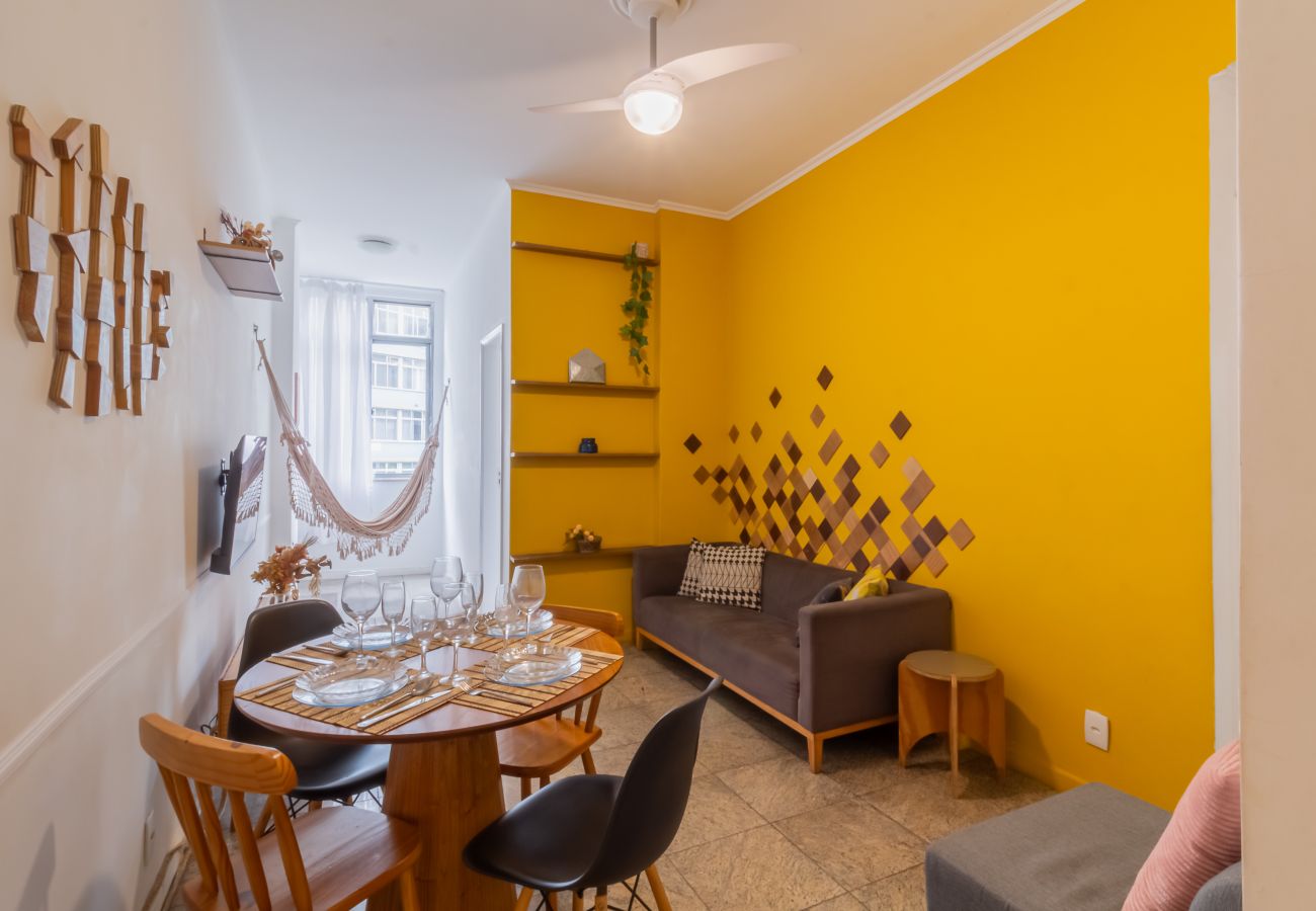 Apartamento em Rio de Janeiro - Apto 2 Quartos a 7 min da Praia de Copacabana | BR502
