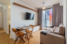 Apartamento em Rio de Janeiro - Apto 2Q c/ Varanda e Vista - Santo Cristo | EQ1709