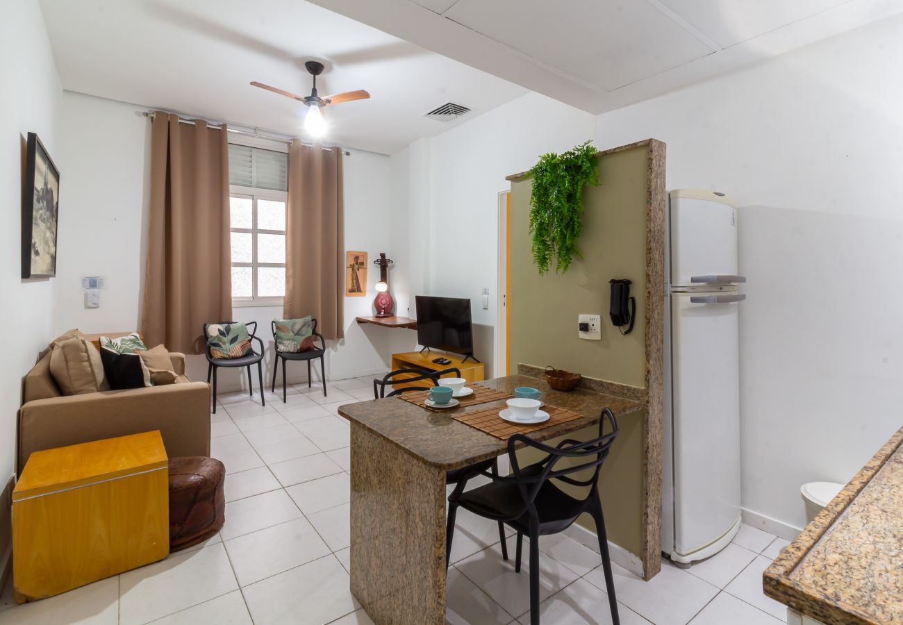 Apartamento em Rio de Janeiro - Apto em Copacabana com Piscina e Vista p/ Mar | DF807