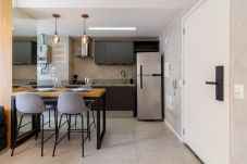 Apartamento em Rio de Janeiro - Apto 1 quarto com piscina e academia no Centro - RZ513