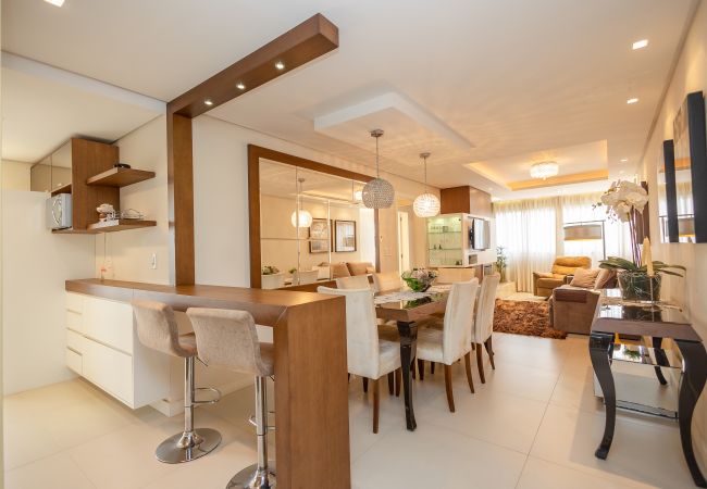 Apartamento em Gramado - Faça Tudo a Pé! 150m Rua Coberta | 2 Suítes