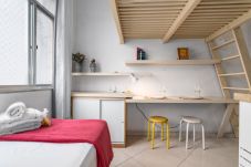 Studio in Rio de Janeiro - 1 minute from Copacabana beach | A923