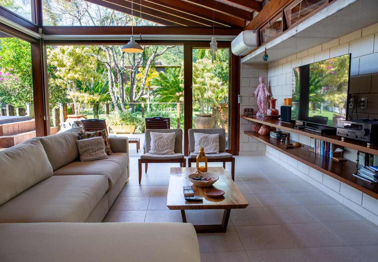 House in São Sebastião - Casa c Wi-Fi, jacuzzi e churrasqueira em Guaecá/SP