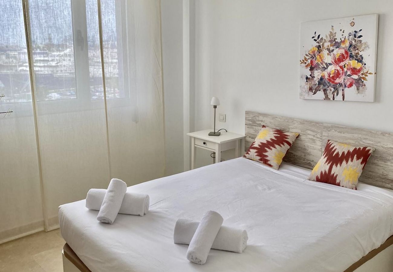 Apartment in Las Palmas de Gran Canaria - HomeForGuest Apartment next to Las Canteras with FREE Parking