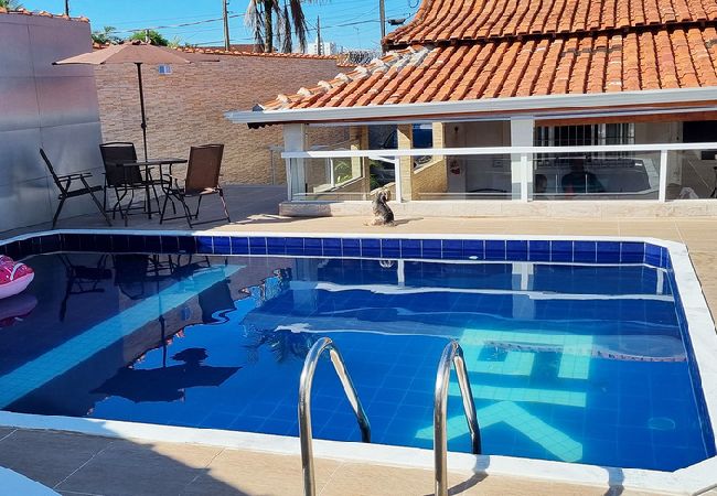 House in Praia Grande - Incrível casa com piscina e Wi-Fi em Mongaguá/SP 