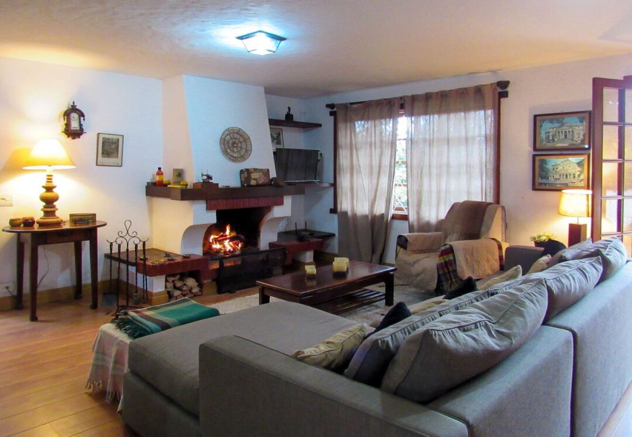 Chalet in Campos do Jordão - Chalé com lareira e Wi-Fi em Campos do Jordão/SP