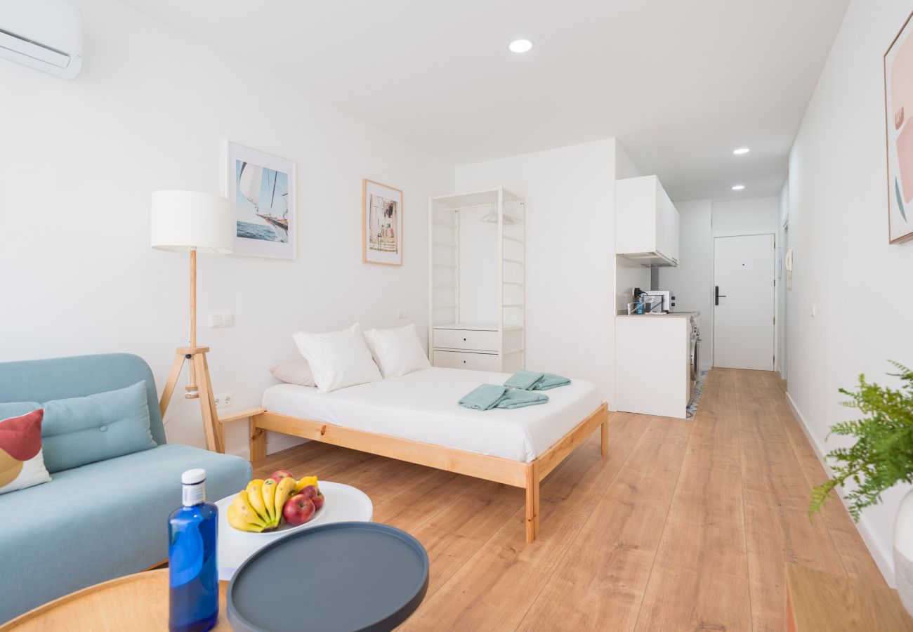 Studio in Las Palmas de Gran Canaria - HomeForGuest Studio Sol Canteras with terrace 