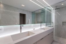 Apartment in Rio de Janeiro - 5 minutes from Ipanema beach | J303