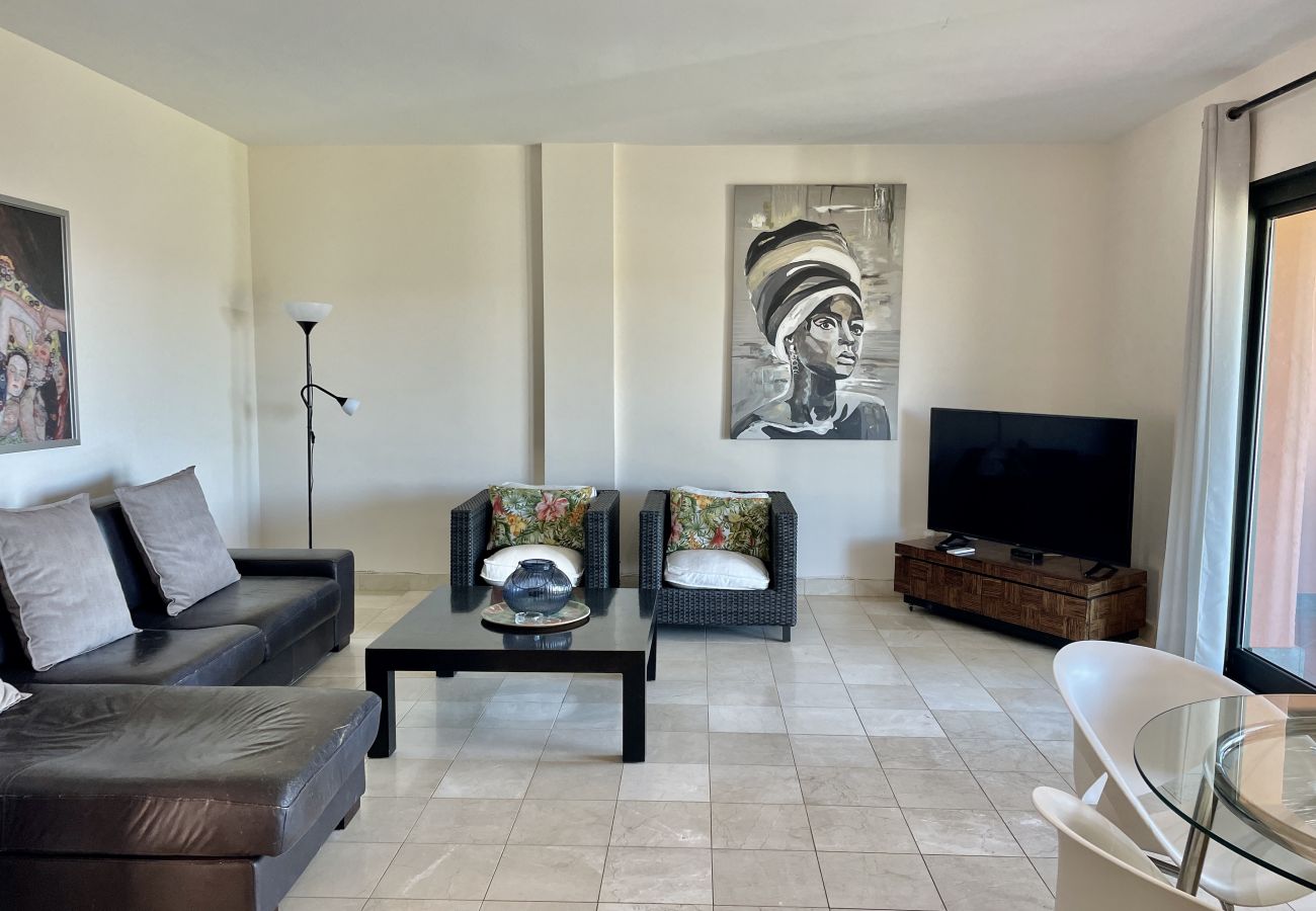 Villa in San Bartolomé de Tirajana - HomeForGuest Villa in Salobre with magnificent views of the golf course.