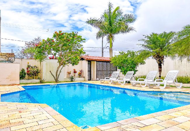 House in Itanhaém - Casa com churrasqueira e piscina em Itanhaém