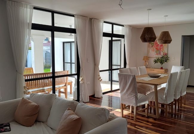 House in Mendoza -  Amplia y Luminosa Casa con Excelente Ubicación